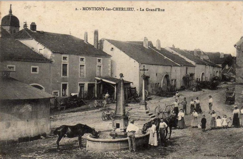 Fontaine de Montigny-lès-Cherlieu